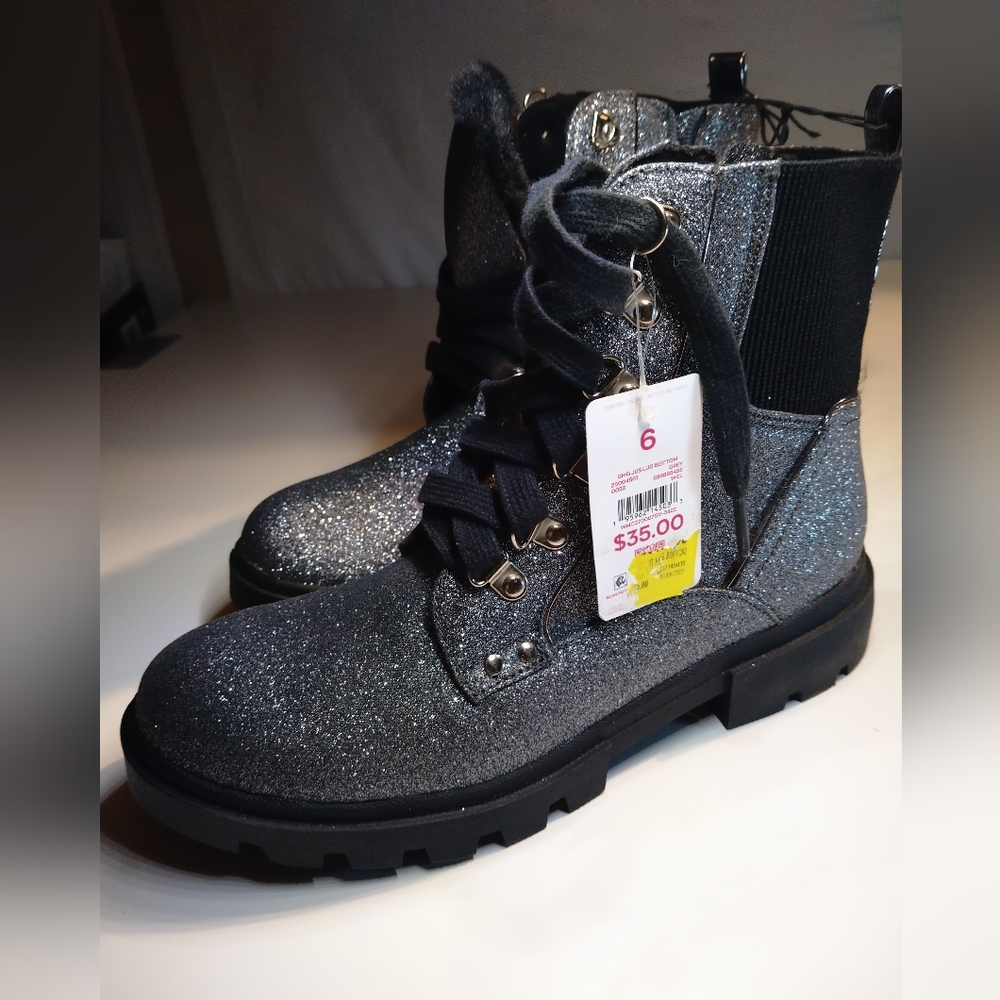 Boots - Picture 4 of 9